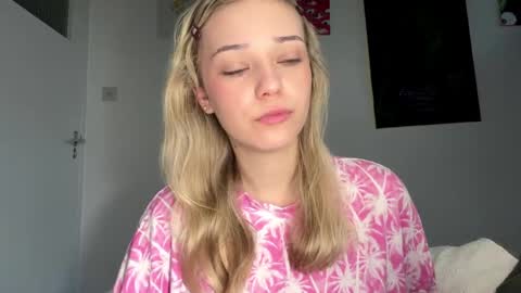 Olivia online show from May 5, 5:10 am