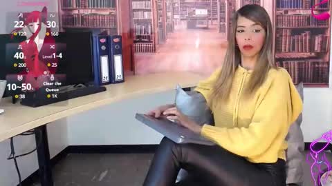 Queen Catalella online show from November 25, 3:20 am