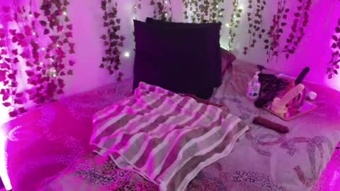 Cataleyaloquita online show from June 17, 3:35 pm