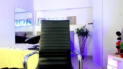 Snapshot of catalinamuss_ chatting on December 4, 1:42 pm Catalina online show from December 4, 1:42 pm