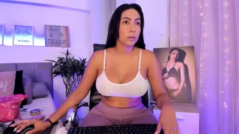 Snapshot of catalinamuss_ chatting on February 3, 1:51 pm Catalina online show from February 3, 1:51 pm