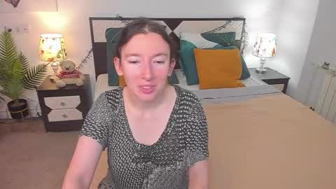 Snapshot of catherinewalls chatting on October 10, 8:19 am Catrin online show from October 10, 8:19 am