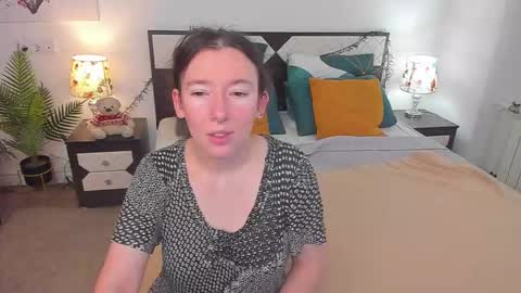 Snapshot of catherinewalls chatting on October 9, 7:56 am Catrin online show from October 9, 7:56 am
