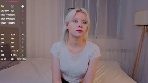 Mia online show from July 18, 11:24 am