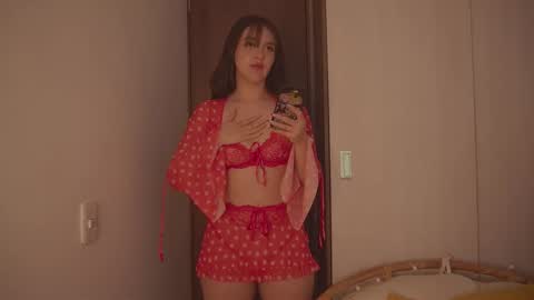 Diane Independent model online show from October 8, 8:35 pm