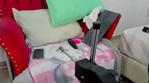 celeste_smmith_ online show from August 10, 4:16 am