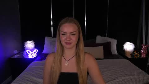 celestenoirr online show from July 2, 6:41 am