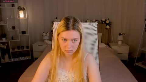 your cute kitty online show from June 12, 9:01 pm