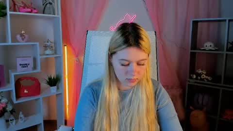your cute kitty online show from April 30, 7:52 pm