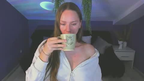 Snapshot of celinecharm_ chatting on September 23, 9:24 pm elin online show from September 23, 9:24 pm