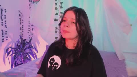 Hello guys my name is Sofi and Lizzie and  Vanessa online show from December 22, 4:04 am