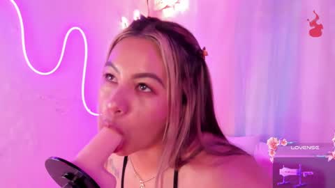Snapshot of centaurigirls chatting on October 2, 2:27 am Hello guys my name is Sofi and Lizzie and Vanessa online show from October 2, 2:27 am
