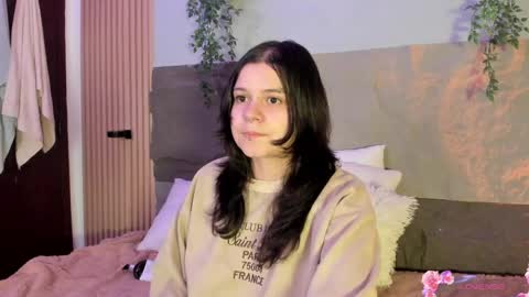 Hello guys my name is Sofi and Lizzie and  Vanessa online show from April 28, 4:38 am
