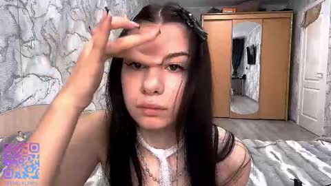 Snapshot of chanel_no_5 chatting on October 29, 7:45 am Amelia online show from October 29, 7:45 am