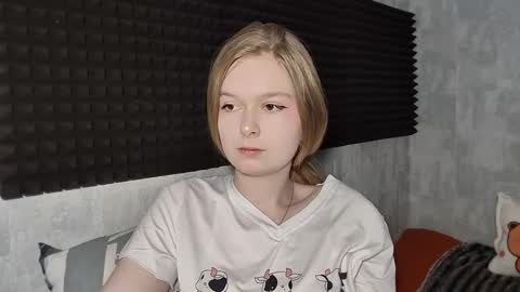 Lia online show from March 12, 9:34 am