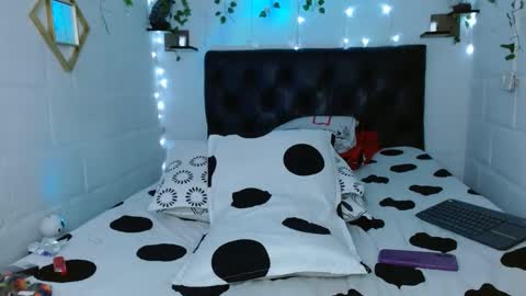 Snapshot of channel_brunnette chatting on February 12, 9:33 pm channel online show from February 12, 9:33 pm