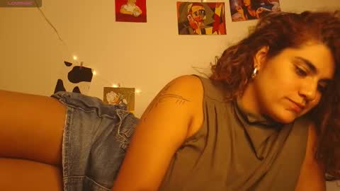 Snapshot of chantal_leon chatting on October 23, 11:55 pm online show from October 23, 11:55 pm