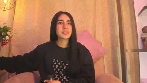 Snapshot of chantall_valkoba chatting on January 9, 5:13 am Chantall online show from January 9, 5:13 am