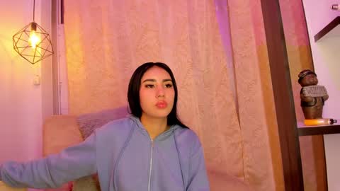 Snapshot of chantall_valkoba chatting on January 25, 4:45 am Chantall online show from January 25, 4:45 am