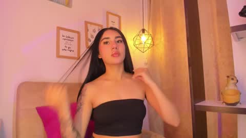 Snapshot of chantall_valkoba chatting on February 21, 4:40 am Chantall online show from February 21, 4:40 am