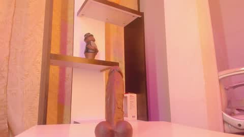 Snapshot of chantall_valkoba chatting on January 7, 4:39 am Chantall online show from January 7, 4:39 am