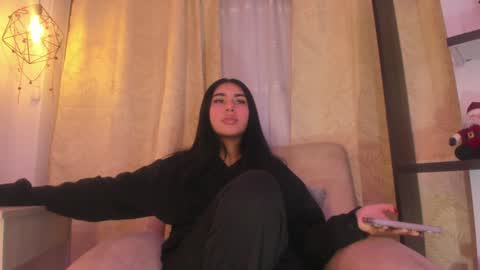 Snapshot of chantall_valkoba chatting on December 3, 3:07 am Chantall online show from December 3, 3:07 am