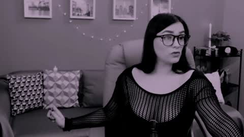 The Queen online show from December 29, 12:30 am