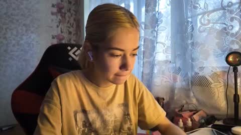 Snapshot of charleneschonert chatting on October 30, 7:55 am charleneschonert online show from October 30, 7:55 am