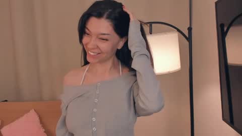 Yumi online show from May 1, 9:40 pm
