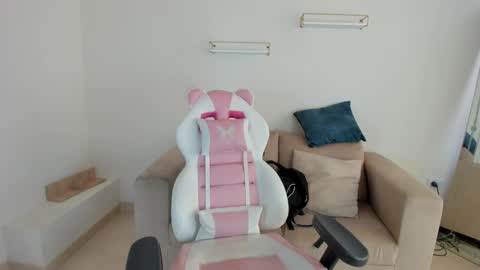 Snapshot of charlote_cowell_sub_ chatting on September 19, 8:08 pm online show from September 19, 8:08 pm