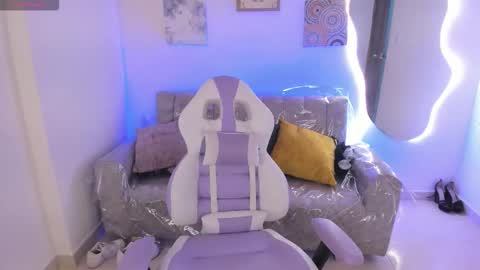    online show from December 3, 6:43 pm