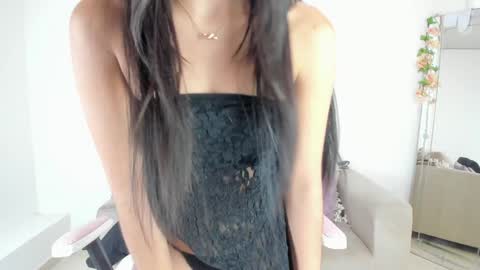 Snapshot of charlote_cowell_sub_ chatting on December 16, 9:52 pm online show from December 16, 9:52 pm