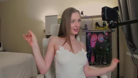 CharlottaWells online show from January 3, 2:30 pm