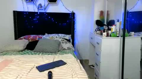 charlotte_027 online show from June 7, 7:04 am