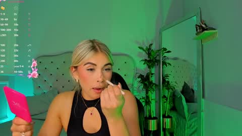 Snapshot of charlotte__grey chatting on January 31, 8:43 pm charlotte grey online show from January 31, 8:43 pm