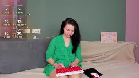 Snapshot of charlotte_daly chatting on March 10, 4:28 am Charlotte online show from March 10, 4:28 am