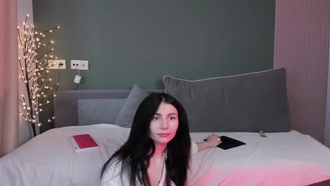 Snapshot of charlotte_daly chatting on January 24, 9:39 am Charlotte online show from January 24, 9:39 am