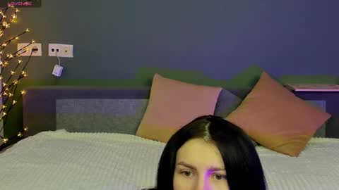 Snapshot of charlotte_daly chatting on February 13, 4:22 am Charlotte online show from February 13, 4:22 am