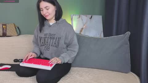 Snapshot of charlotte_daly chatting on October 3, 4:39 am Charlotte online show from October 3, 4:39 am