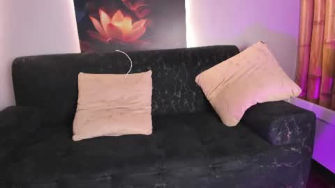 CHARLOTTE  online show from July 29, 8:53 pm