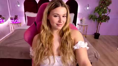 charlotteatwood online show from June 28, 4:02 pm