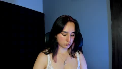 charlottestuart_ online show from May 3, 4:16 am