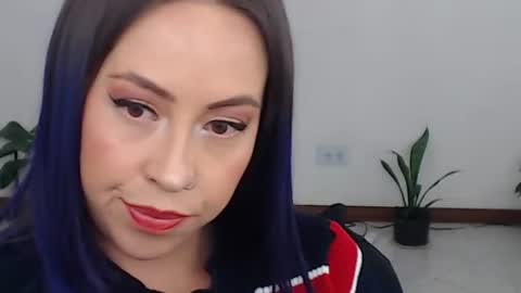 charlottezoe online show from August 4, 6:25 pm