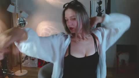 Michelle  online show from June 18, 2:35 am