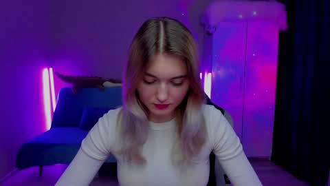 Snapshot of chatur_lady_ chatting on January 2, 7:55 am Betty online show from January 2, 7:55 am