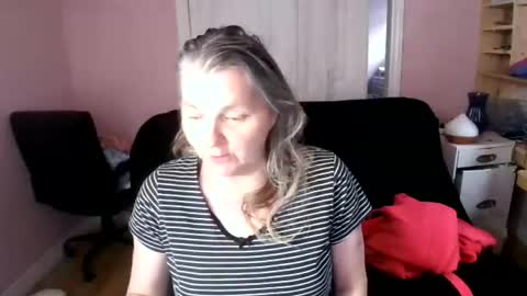 chealsiek online show from June 12, 1:52 pm