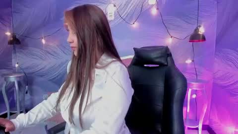 chellyguzman online show from July 7, 7:56 am