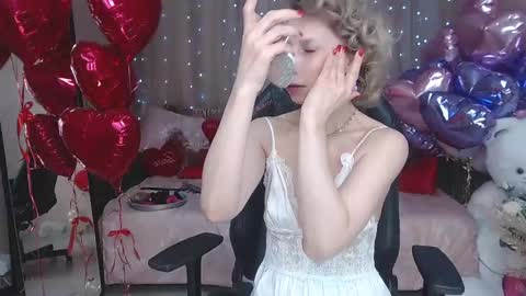 Snapshot of cherishsia chatting on March 1, 11:39 am Adriana online show from March 1, 11:39 am