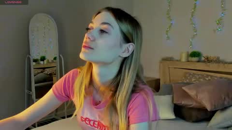 cherry_pr1ce online show from May 3, 11:08 pm