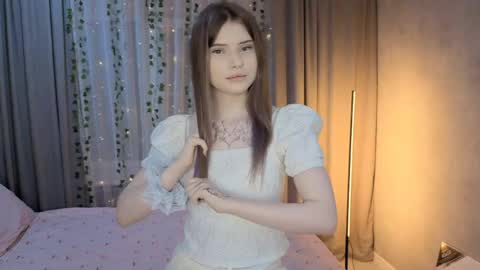 aroline online show from April 15, 2:06 pm